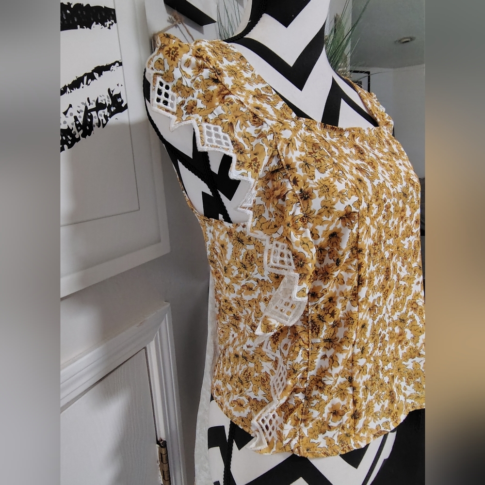 gimmicks by BKE Yellow Floral Square-Neck Tie-Back Blouse - Picture 4 of 10
